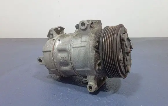 Renault Megane I Air conditioning (A/C) compressor (pump) 926001268R