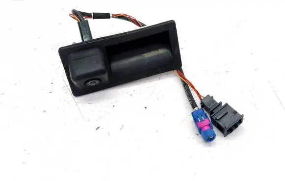 Volkswagen Jetta VI Tailgate handle with camera 5C6827566B