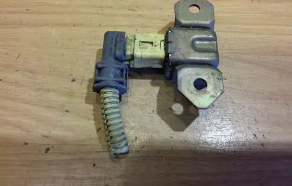 Mitsubishi Outlander Airbag deployment crash/impact sensor MR587733