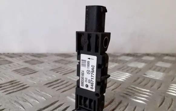 Jeep Grand Cherokee (WK) Airbag deployment crash/impact sensor 04671779AC