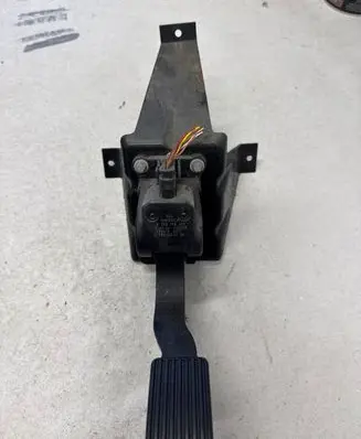 Mercedes-Benz Sprinter W906 Accelerator throttle pedal A9063000304 0280755025
