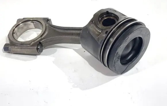 Citroen DS4 Piston with connecting rod RHH