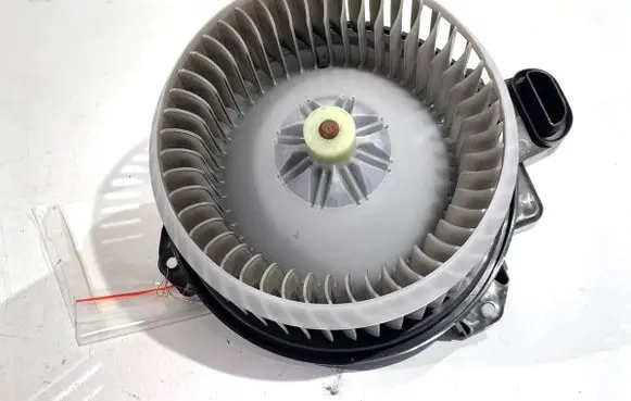 Toyota Auris 150 Heater fan/blower 2727008043