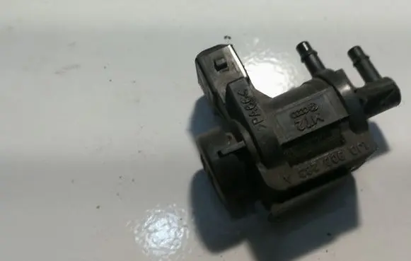 Audi A4 S4 B5 8D Vacuum valve 1J0906283A