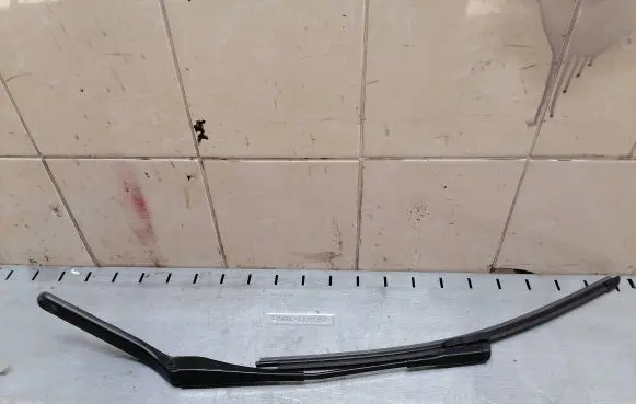 BMW 1 E81 E87 Front wiper blade arm 7169971