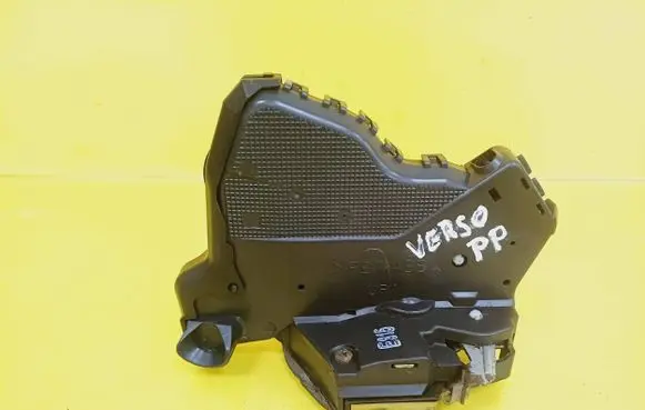 Toyota Corolla Verso AR10 Front door lock