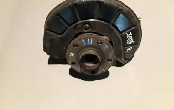 Volkswagen Jetta V Front wheel hub 1K025C