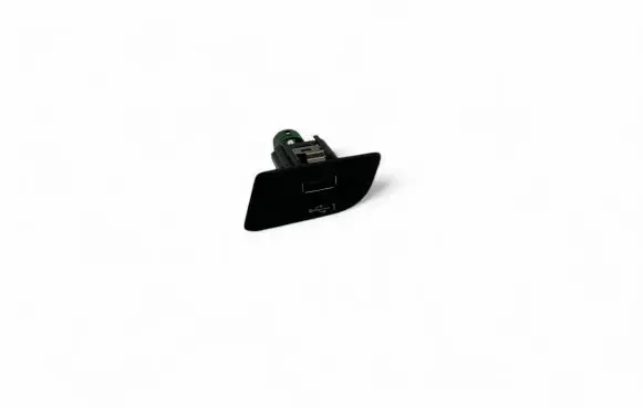 Audi Q2 - USB socket connector 81C035726 322011851334