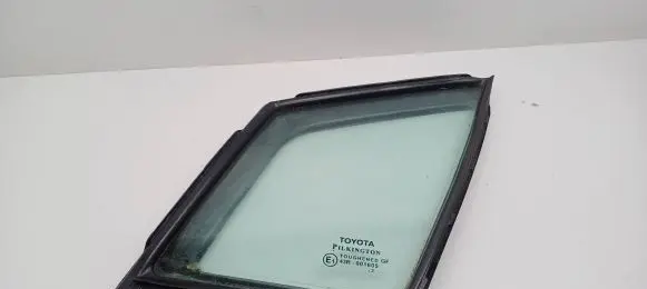 Toyota Avensis T270 Front door vent window glass four-door 43R001605
