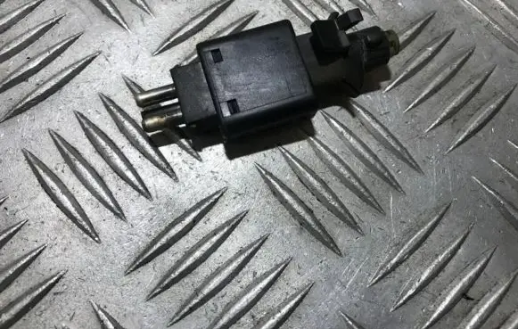 Mercedes-Benz C W202 Brake pedal sensor switch 0005457709