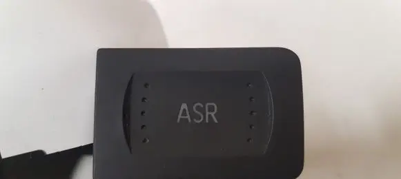 Traction control (ASR) switch