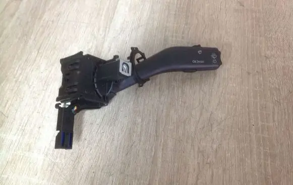 Volkswagen Golf V Wiper control stalk 1K0953519A