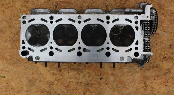 BMW 7 E38 Engine head 1729314