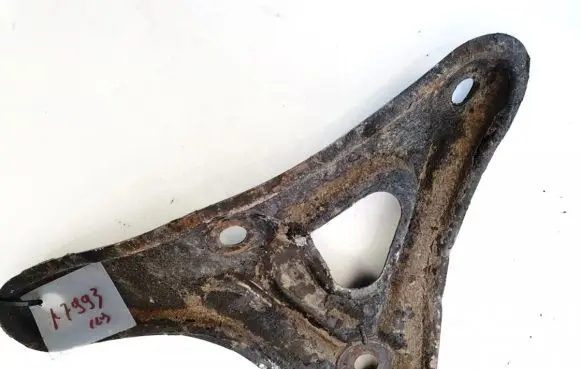 Toyota Avensis T250 Engine mounting bracket