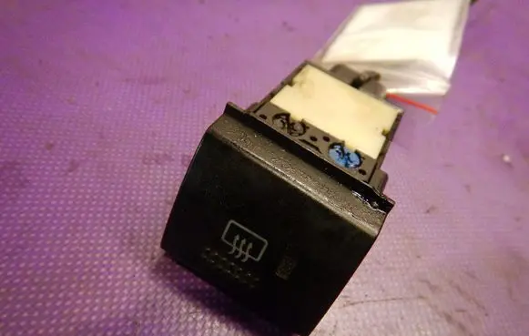 Toyota Avensis T220 Windscreen/window heater switch 