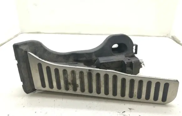 Volkswagen Golf V Accelerator throttle pedal 1K1721503N