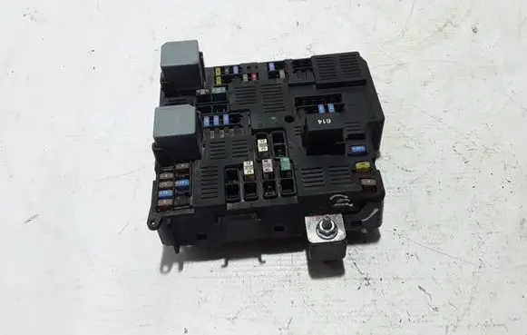 Volvo V60 Fuse module 32212298