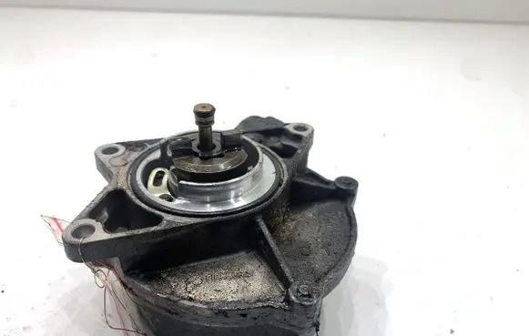 Volkswagen PASSAT B5.5 Vacuum pump 72260806C