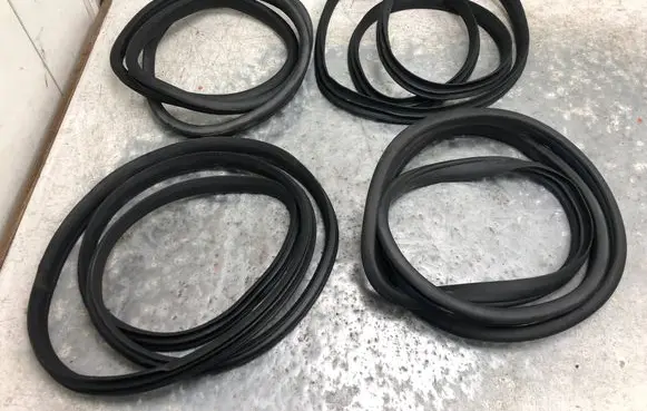 Mercedes-Benz E W212 Rubber seal front door (on door) A2126970051BILI A2126970051
