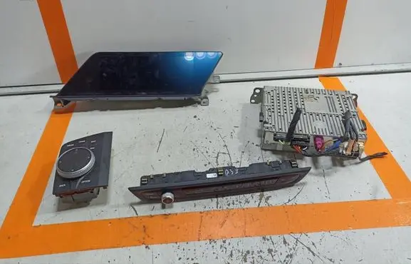 BMW 1 F40 Radio/CD/DVD/GPS head unit 5A29246 8720753 5A12F50