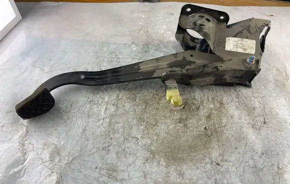 Mercedes-Benz Vito Viano W639 Brake pedal A6392901901