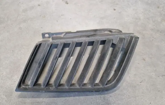 Mitsubishi L200 Front bumper upper radiator grill MN142328 MN142330