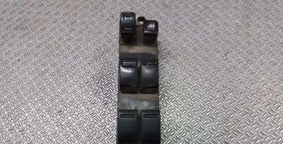 Nissan X-Trail T30 Electric window control switch