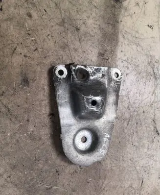 Volkswagen PASSAT B5.5 Engine mounting bracket 8D0399541B
