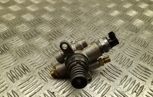 Porsche Macan (95B) Fuel injection high pressure pump 06M127026P