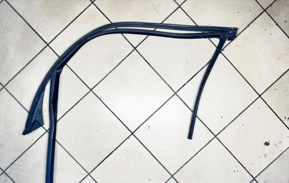 BMW 5 G30 G31 G38 Rubber seal front door window/glass 7336963