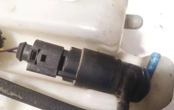 Mercedes-Benz A W169 Windscreen/windshield washer pump 