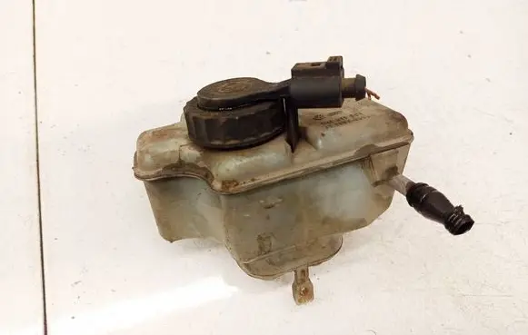 Skoda Octavia Mk2 (1Z) Brake fluid reservoir 1K1611301