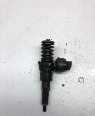 Volkswagen Bora Fuel injector 038130073AJ 0414720037