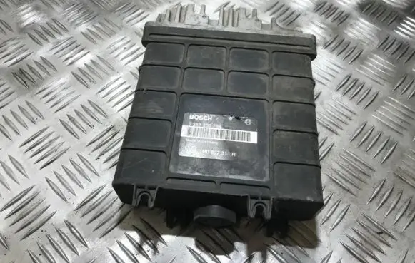 Volkswagen Golf III Engine control unit/module 0261200784 1h0907311h