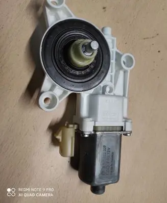 Chrysler 200 Front door window regulator motor 0130822327