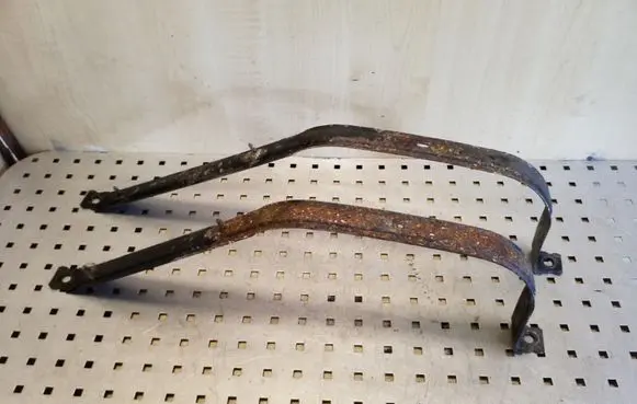 Audi A3 S3 8L Fuel tank mounting bracket 