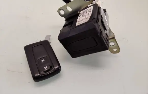 Toyota Corolla Verso E121 Ignition lock ETC094LPD0290 D99UN669083