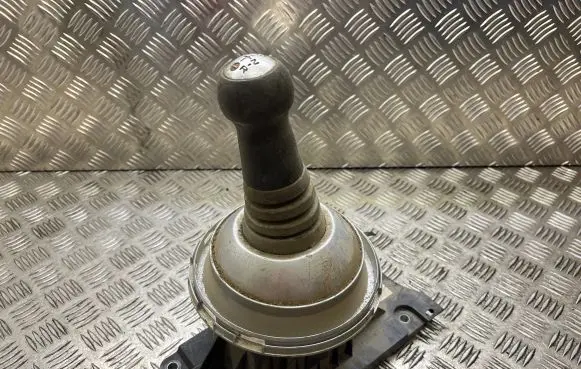 Mitsubishi Colt Gear shifter/selector MN901761