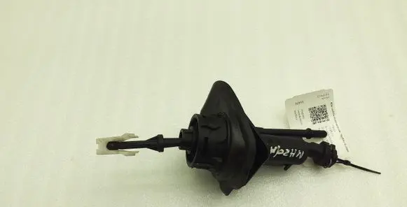 Clutch slave cylinder
