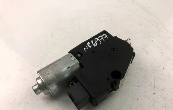 Nissan Qashqai Front door window regulator motor 91295EY10B