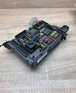 BMW X5 E70 Fuse module 6768770 6931687