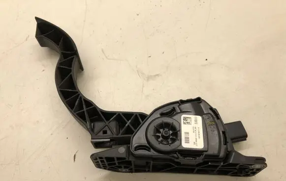 Volvo V40 Accelerator throttle pedal 31280595 6PV01036822