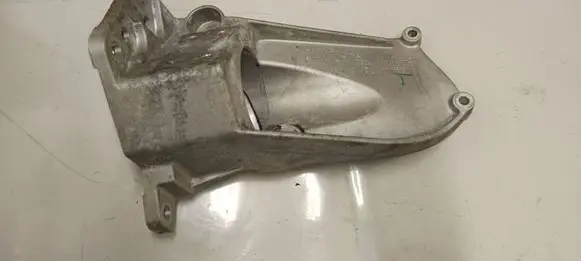 Volvo XC60 Engine mounting bracket 32202602