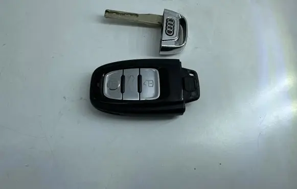 Audi A8 S8 D4 4H Ignition key/card 