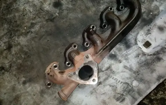 Volvo V70 Exhaust manifold 8642826
