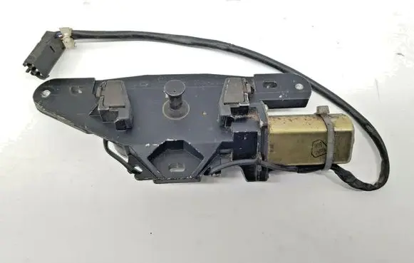 BMW 5 E39 Tailgate/trunk/boot lock/catch/latch 8362371