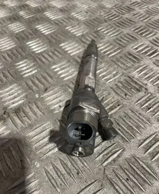 BMW 1 F20 F21 Fuel injector 0445110599 31119 4220
