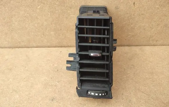 Opel Mokka X Dash center air vent grill 