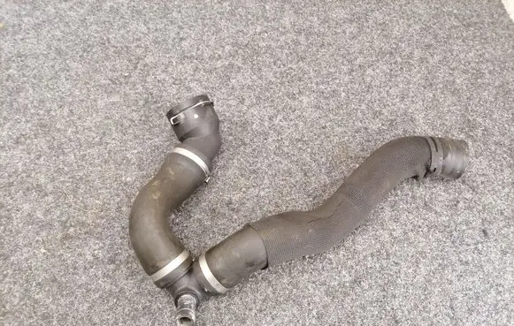 Land Rover Range Rover Velar Engine coolant pipe/hose