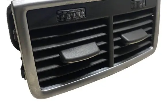 Rear air vent grill